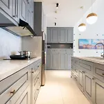 Tresor In Center 3 Bedrooms For Over 10 Nights